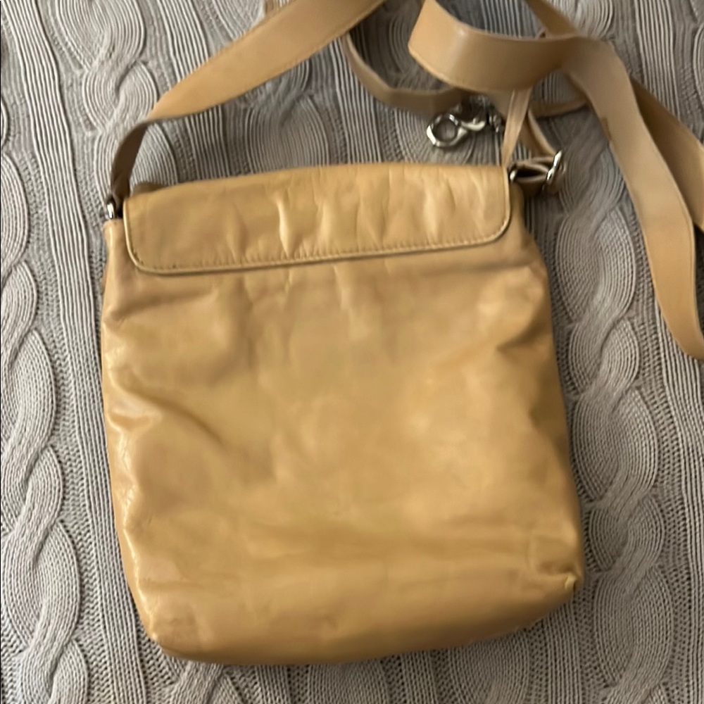 RUDSAK Tan Crossbody Bag with Adjustable Strap and Flap Closure - Picture 6 of 9
